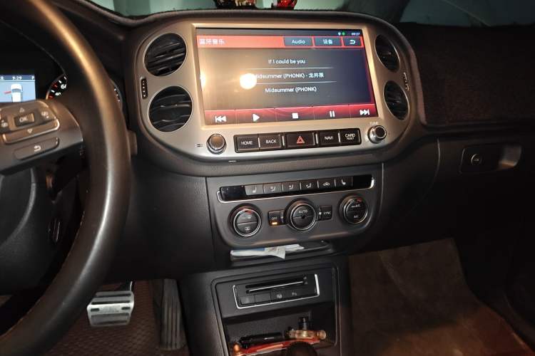 Used Volkswagen Tiguan 2013 1.8 TSI Automatic All-Wheel Drive Luxury Model Audio And AC Panel