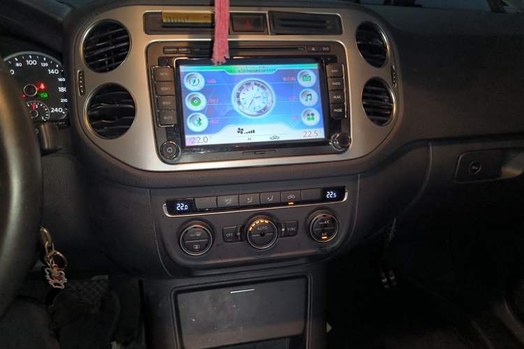 Used Volkswagen Tiguan 2013 1.8 TSI Automatic Two-Wheel Drive Comfort Edition Audio And AC Panel