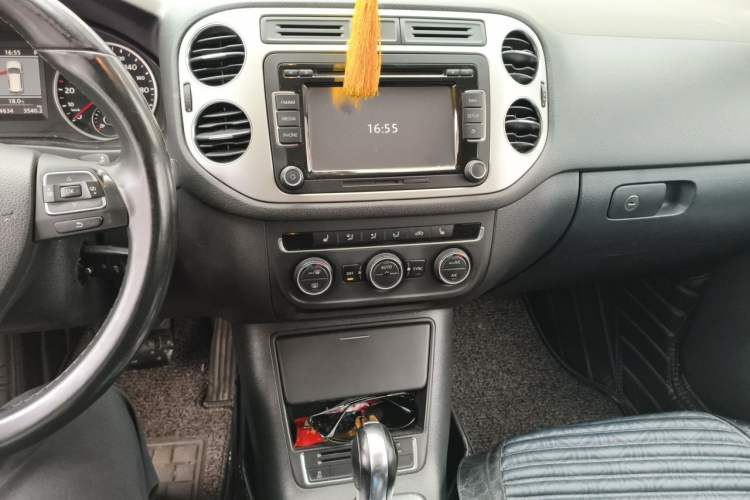 Used Volkswagen Tiguan 2013 1.8TSI Automatic Two-Wheel Drive Luxury Model Audio And AC Panel