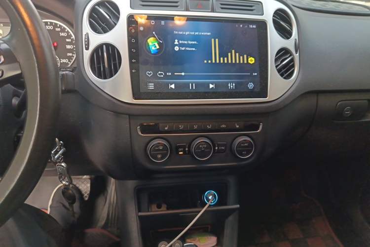 Used Volkswagen Tiguan 2013 1.8TSI Automatic Two-Wheel Drive Luxury Model Audio And AC Panel