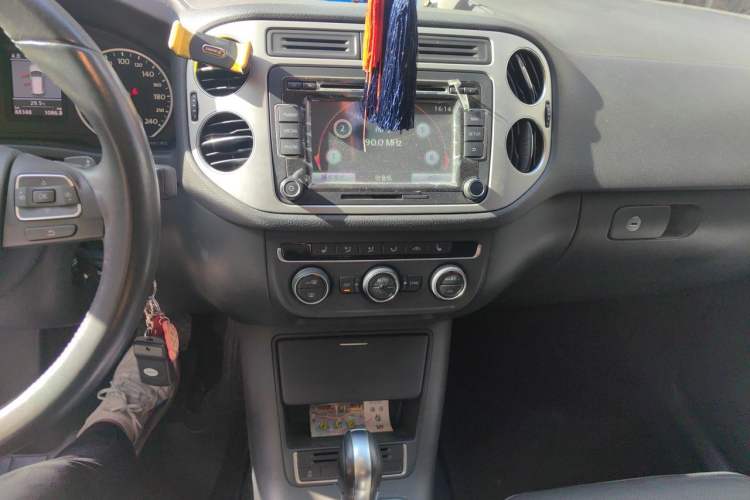 Used Volkswagen Tiguan 2013 1.8TSI Automatic Two-Wheel Drive Luxury Model Audio And AC Panel