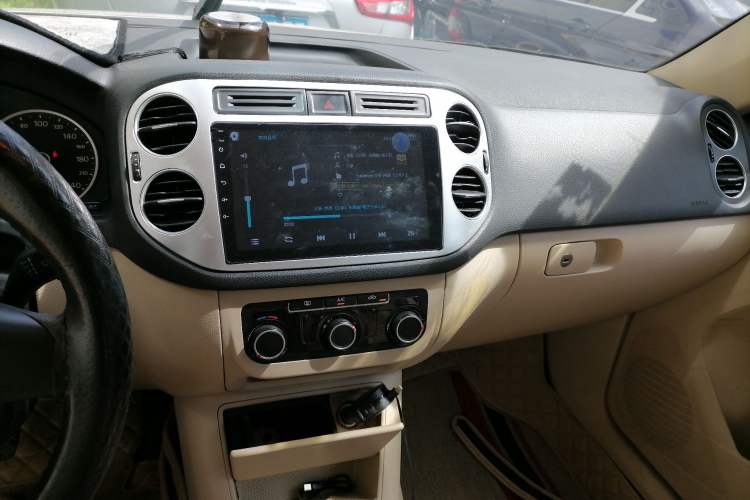 Used Volkswagen Tiguan 2013 1.8TSI Manual Two-Wheel Drive Trend Edition Audio And AC Panel