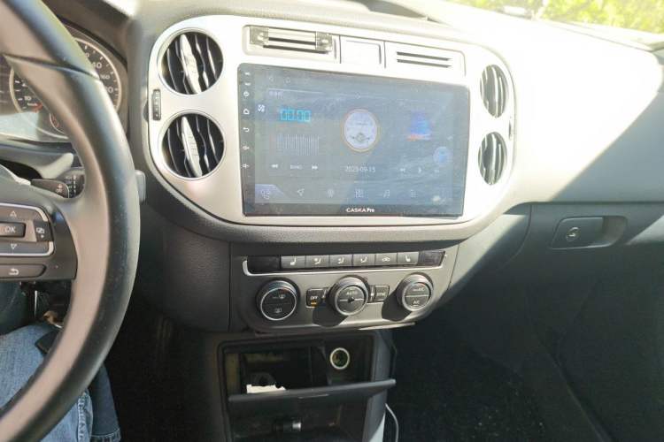 Used Volkswagen Tiguan 2013 1.8TSI Automatic Two-Wheel Drive Luxury Model Audio And AC Panel