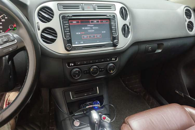 Used Volkswagen Tiguan 2013 1.8TSI Automatic Two-Wheel Drive Luxury Model Audio And AC Panel
