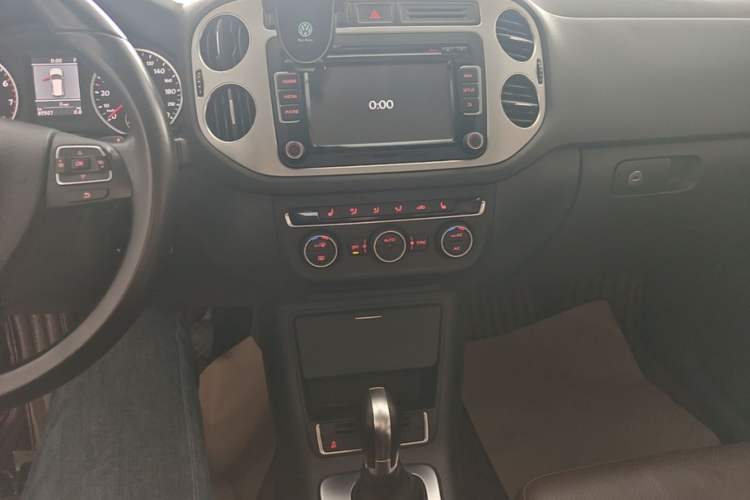 Used Volkswagen Tiguan 2013 1.8TSI Automatic Two-Wheel Drive Luxury Model Audio And AC Panel