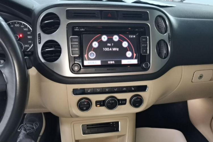 Used Volkswagen Tiguan 2013 1.8TSI Automatic Two-Wheel Drive Luxury Model Audio And AC Panel