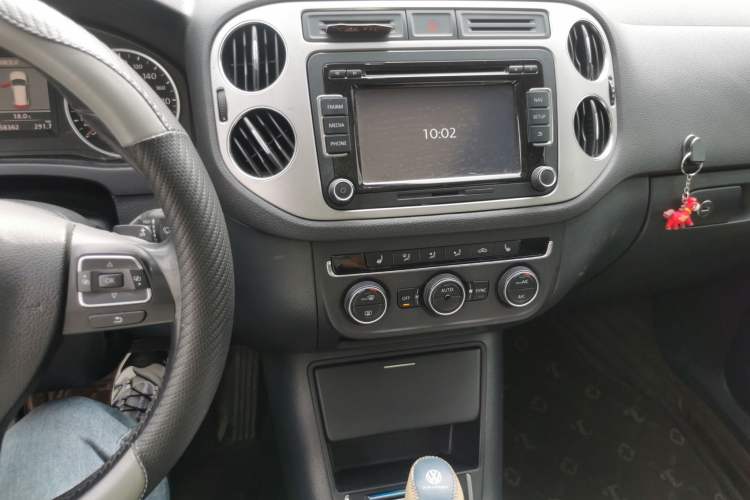 Used Volkswagen Tiguan 2013 1.8 TSI Automatic All-Wheel Drive Luxury Model Audio And AC Panel