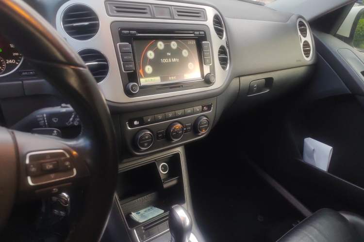Used Volkswagen Tiguan 2013 1.8 TSI Automatic All-Wheel Drive Luxury Model Audio And AC Panel