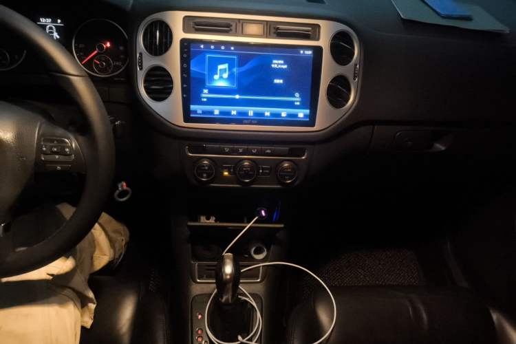 Used Volkswagen Tiguan 2013 1.8 TSI Automatic Two-Wheel Drive Comfort Edition Audio And AC Panel