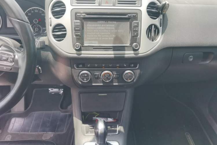 Used Volkswagen Tiguan 2013 1.8 TSI Automatic All-Wheel Drive Luxury Model Audio And AC Panel