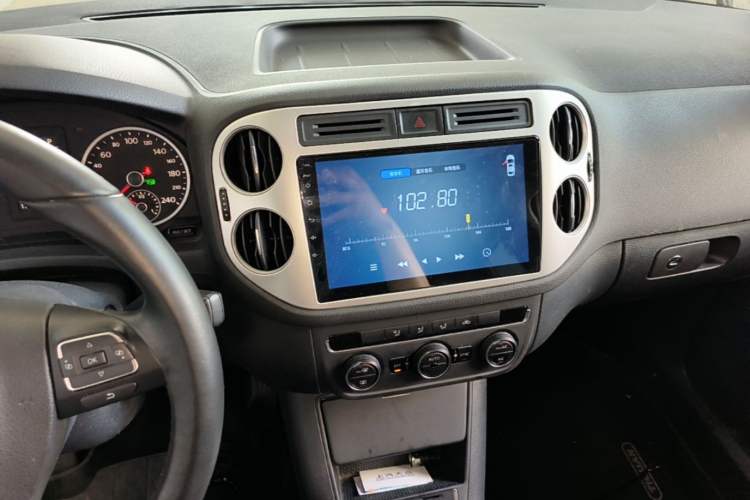 Used Volkswagen Tiguan 2013 1.8 TSI Automatic Two-Wheel Drive Comfort Edition Audio And AC Panel