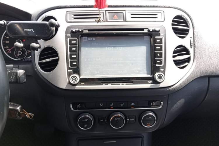 Used Volkswagen Tiguan 2013 1.8 TSI Automatic Two-Wheel Drive Comfort Edition Audio And AC Panel