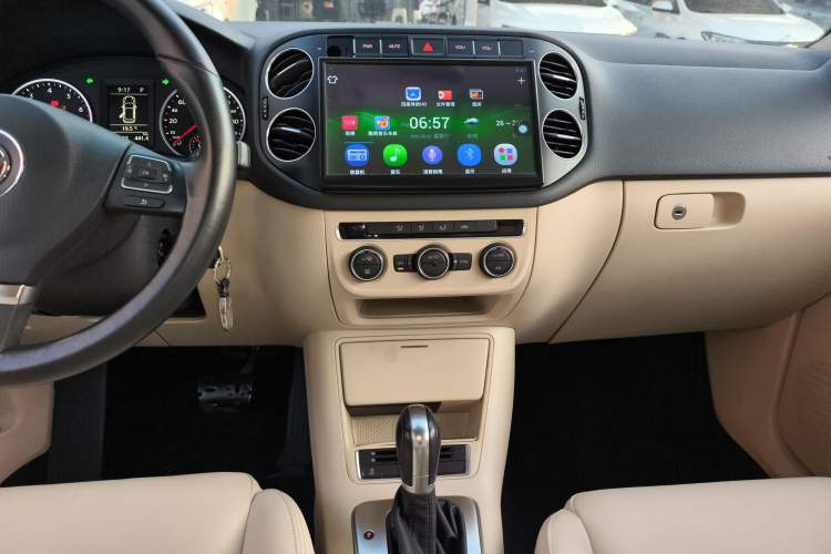 Used Volkswagen Tiguan 2013 1.8 TSI Automatic Two-Wheel Drive Comfort Edition Audio And AC Panel