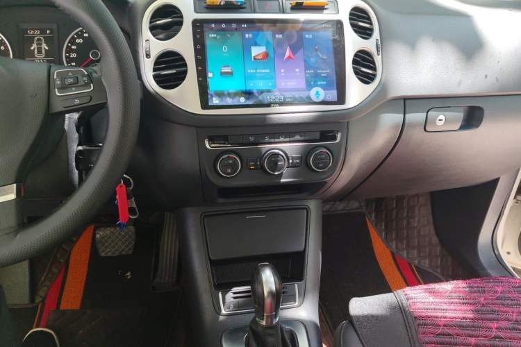 Used Volkswagen Tiguan 2013 1.8 TSI Automatic Two-Wheel Drive Comfort Edition Audio And AC Panel