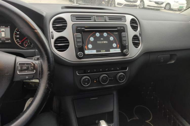 Used Volkswagen Tiguan 2013 1.8TSI Automatic Two-Wheel Drive Luxury Model Audio And AC Panel