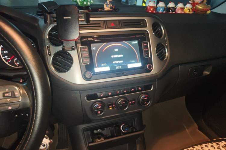 Used Volkswagen Tiguan 2013 1.8TSI Automatic Two-Wheel Drive Luxury Model Audio And AC Panel