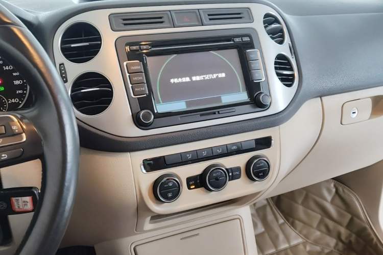 Used Volkswagen Tiguan 2013 1.8 TSI Automatic Two-Wheel Drive Comfort Edition Audio And AC Panel