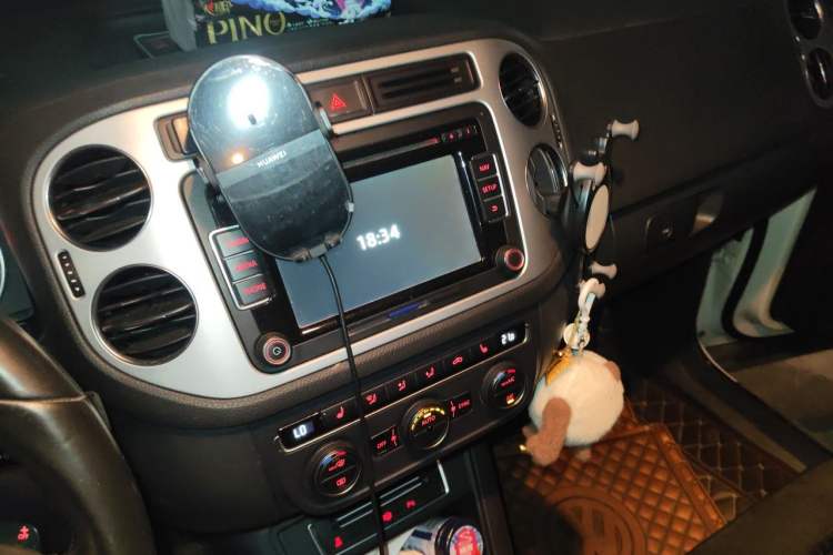 Used Volkswagen Tiguan 2013 2.0 TSI Automatic All-Wheel-Drive Flagship Edition Audio And AC Panel