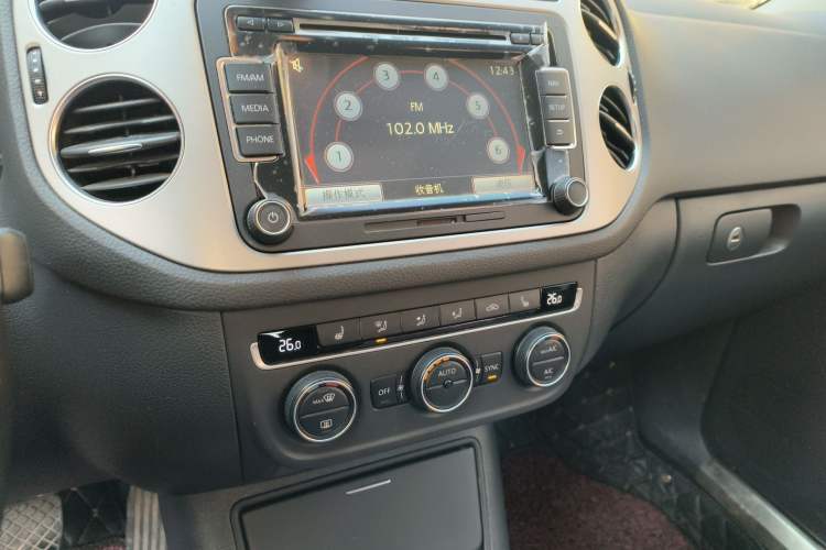 Used Volkswagen Tiguan 2013 1.8TSI Automatic Two-Wheel Drive Luxury Model Audio And AC Panel