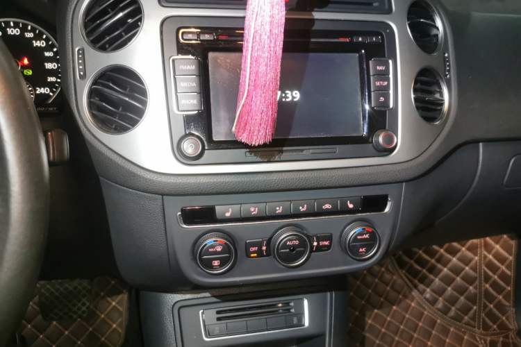 Used Volkswagen Tiguan 2013 1.8TSI Automatic Two-Wheel Drive Luxury Model Audio And AC Panel