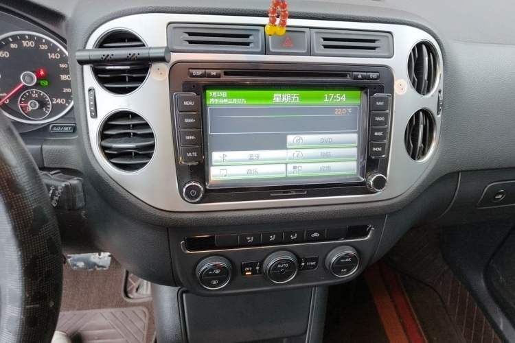 Used Volkswagen Tiguan 2013 1.8TSI Automatic All-Wheel-Drive Comfort Edition Audio And AC Panel