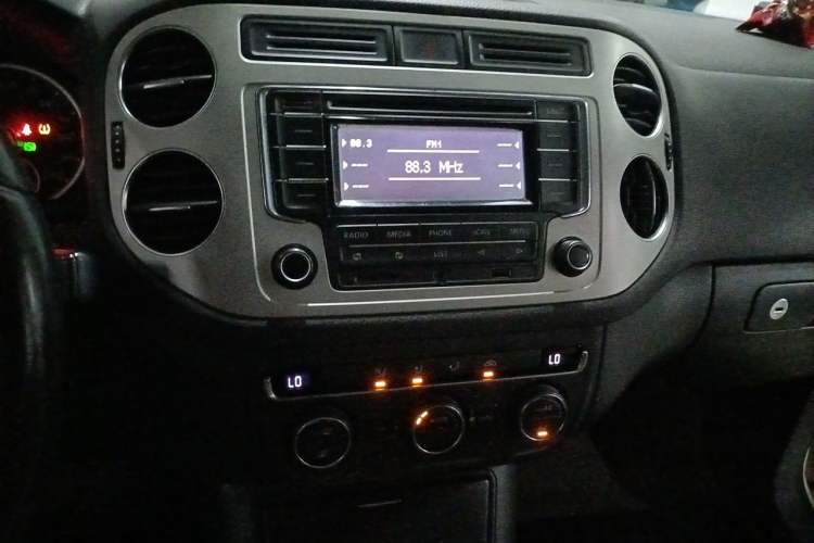 Used Volkswagen Tiguan 2013 1.8 TSI Automatic Two-Wheel Drive Comfort Edition Audio And AC Panel