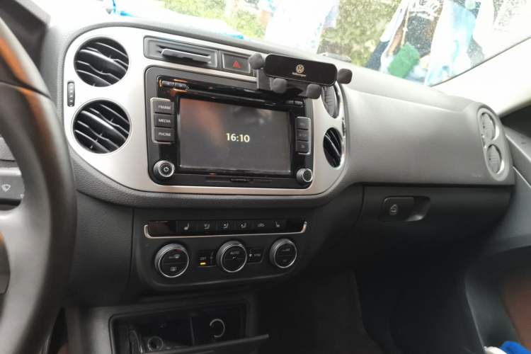 Used Volkswagen Tiguan 2013 1.8TSI Automatic Two-Wheel Drive Luxury Model Audio And AC Panel