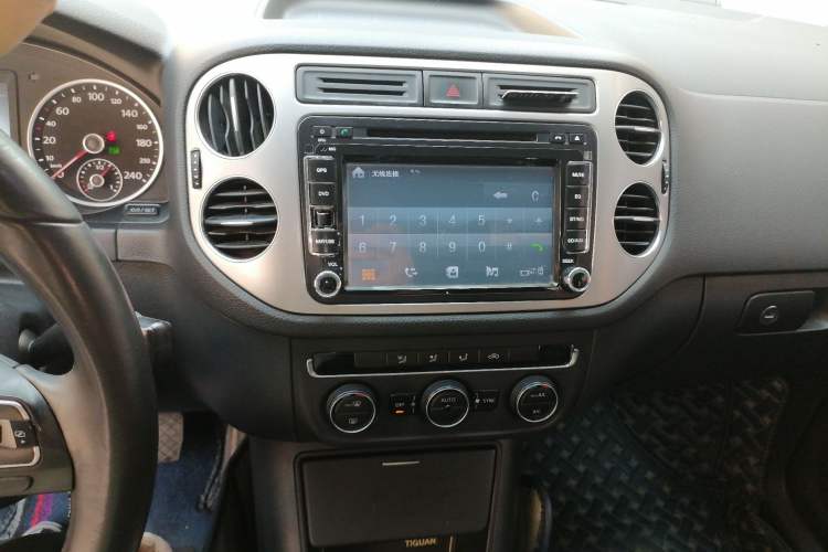 Used Volkswagen Tiguan 2013 1.8 TSI Automatic Two-Wheel Drive Comfort Edition Audio And AC Panel