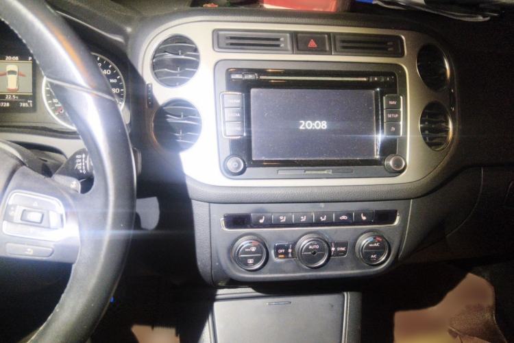Used Volkswagen Tiguan 2013 1.8TSI Automatic Two-Wheel Drive Luxury Model Audio And AC Panel