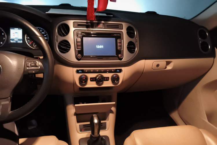 Used Volkswagen Tiguan 2013 1.8TSI Automatic Two-Wheel Drive Luxury Model Audio And AC Panel