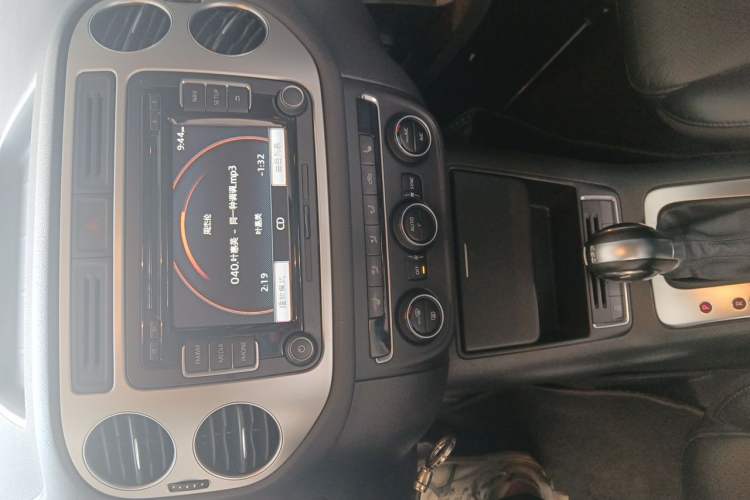 Used Volkswagen Tiguan 2013 1.8TSI Automatic Two-Wheel Drive Luxury Model Audio And AC Panel