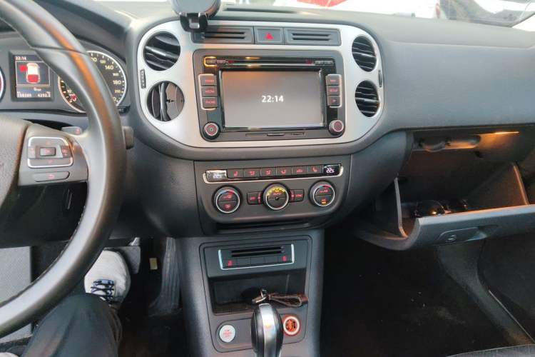 Used Volkswagen Tiguan 2013 1.8TSI Automatic Two-Wheel Drive Luxury Model Audio And AC Panel