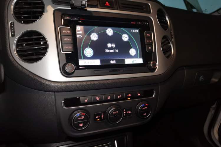 Used Volkswagen Tiguan 2013 1.8TSI Automatic Two-Wheel Drive Luxury Model Audio And AC Panel
