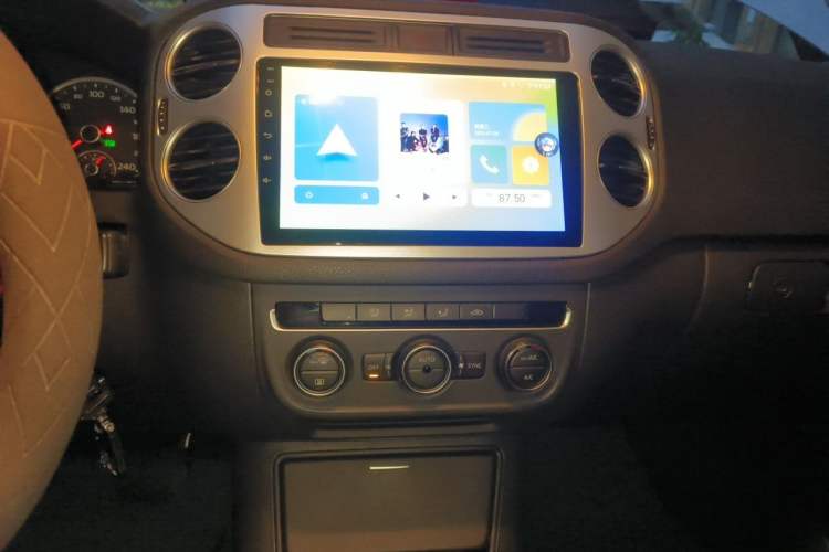 Used Volkswagen Tiguan 2013 1.8 TSI Automatic Two-Wheel Drive Comfort Edition Audio And AC Panel