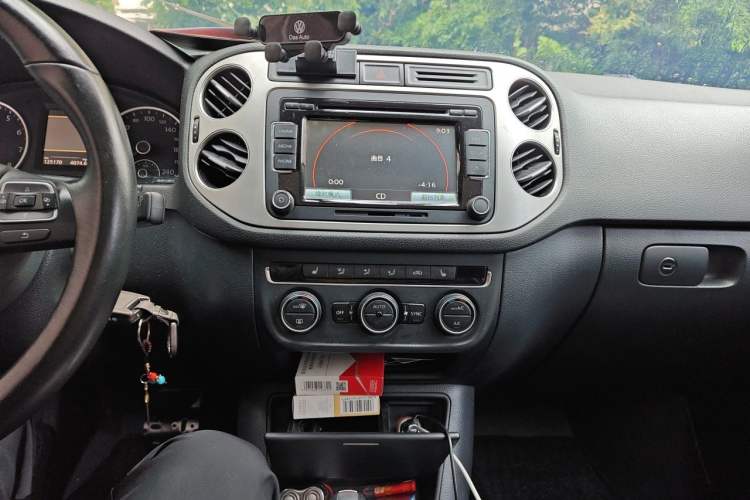 Used Volkswagen Tiguan 2013 1.8TSI Automatic Two-Wheel Drive Luxury Model Audio And AC Panel