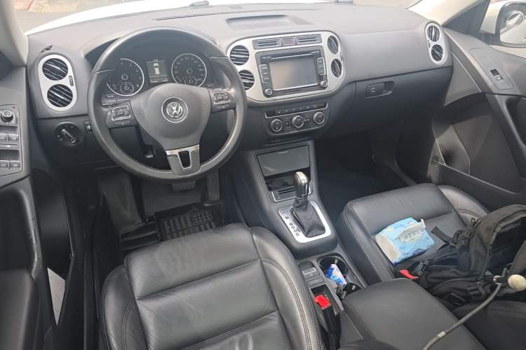 Used Volkswagen Tiguan 2013 2.0 TSI Automatic All-Wheel Drive Luxury Edition Center Console