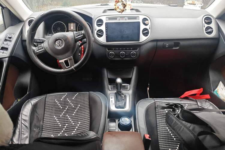 Used Volkswagen Tiguan 2013 1.8 TSI Automatic All-Wheel Drive Luxury Model Center Console