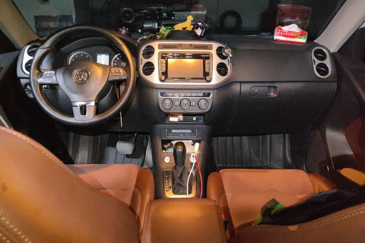 Used Volkswagen Tiguan 2013 2.0 TSI Automatic All-Wheel-Drive Flagship Edition Center Console