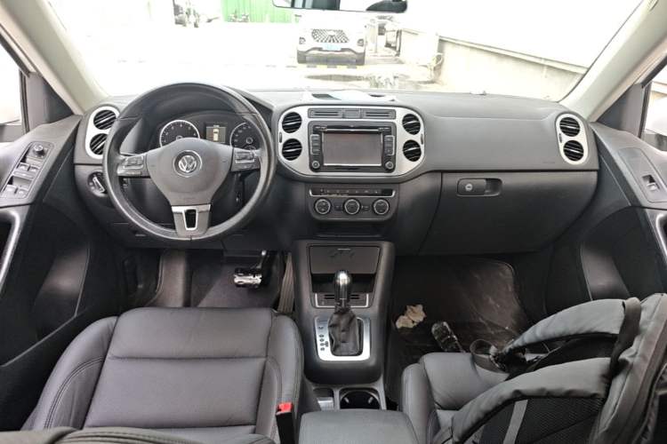 Used Volkswagen Tiguan 2013 2.0 TSI Automatic All-Wheel Drive Luxury Edition Center Console