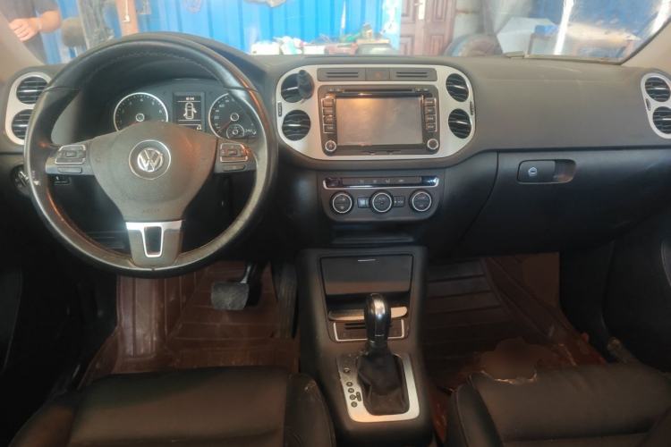 Used Volkswagen Tiguan 2013 1.8 TSI Automatic Two-Wheel Drive Comfort Edition Center Console