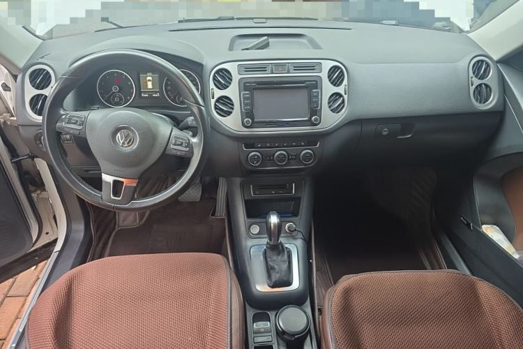 Used Volkswagen Tiguan 2013 2.0 TSI Automatic All-Wheel-Drive Flagship Edition Center Console