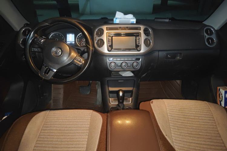 Used Volkswagen Tiguan 2013 1.8 TSI Automatic All-Wheel Drive Luxury Model Center Console