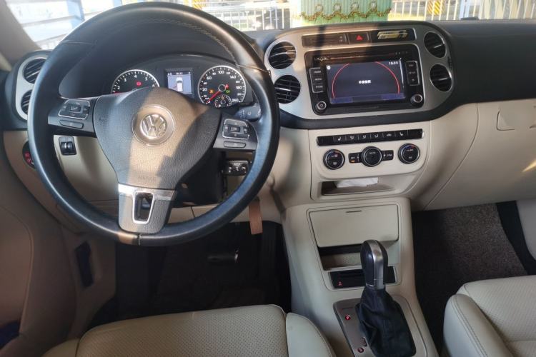Used Volkswagen Tiguan 2013 1.8 TSI Automatic All-Wheel Drive Luxury Model Center Console