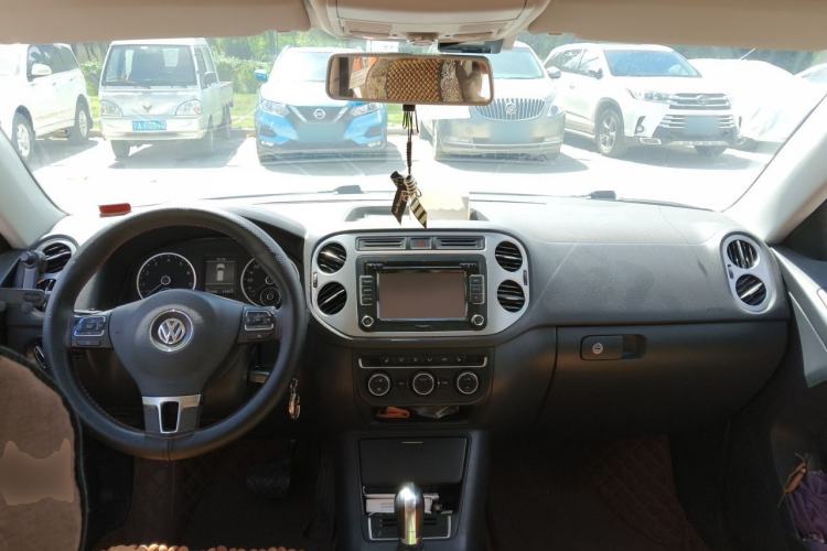 Used Volkswagen Tiguan 2013 1.8 TSI Automatic All-Wheel Drive Luxury Model Center Console
