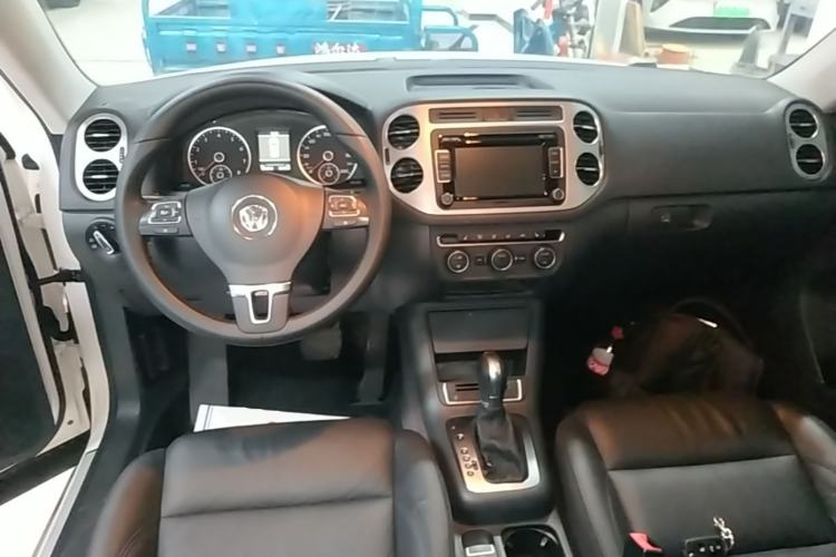Used Volkswagen Tiguan 2013 1.8 TSI Automatic All-Wheel Drive Luxury Model Center Console