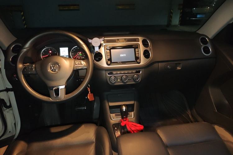 Used Volkswagen Tiguan 2013 1.8 TSI Automatic All-Wheel Drive Luxury Model Center Console