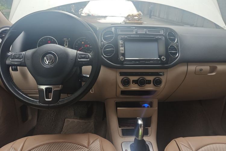 Used Volkswagen Tiguan 2013 1.8 TSI Automatic Two-Wheel Drive Comfort Edition Center Console