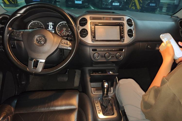 Used Volkswagen Tiguan 2013 1.8 TSI Automatic Two-Wheel Drive Comfort Edition Center Console