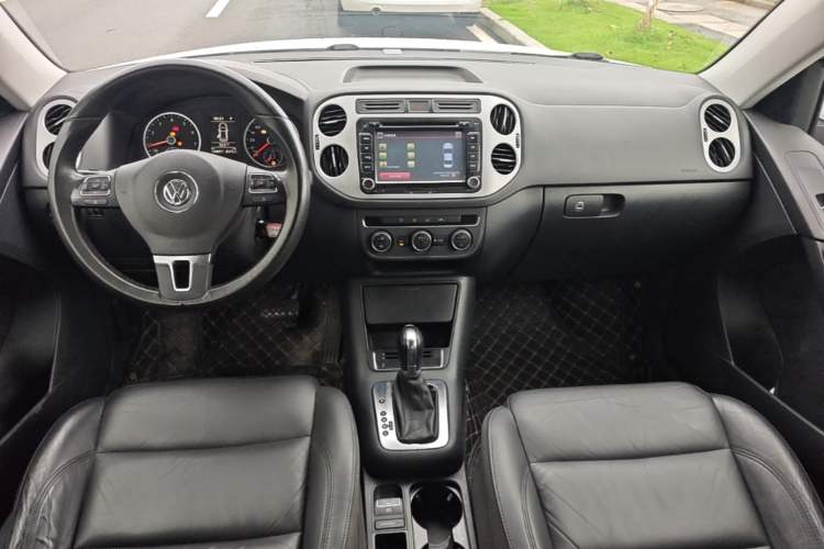 Used Volkswagen Tiguan 2013 1.8 TSI Automatic Two-Wheel Drive Comfort Edition Center Console