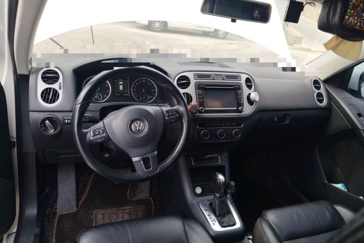 Used Volkswagen Tiguan 2013 1.8 TSI Automatic All-Wheel Drive Luxury Model Center Console